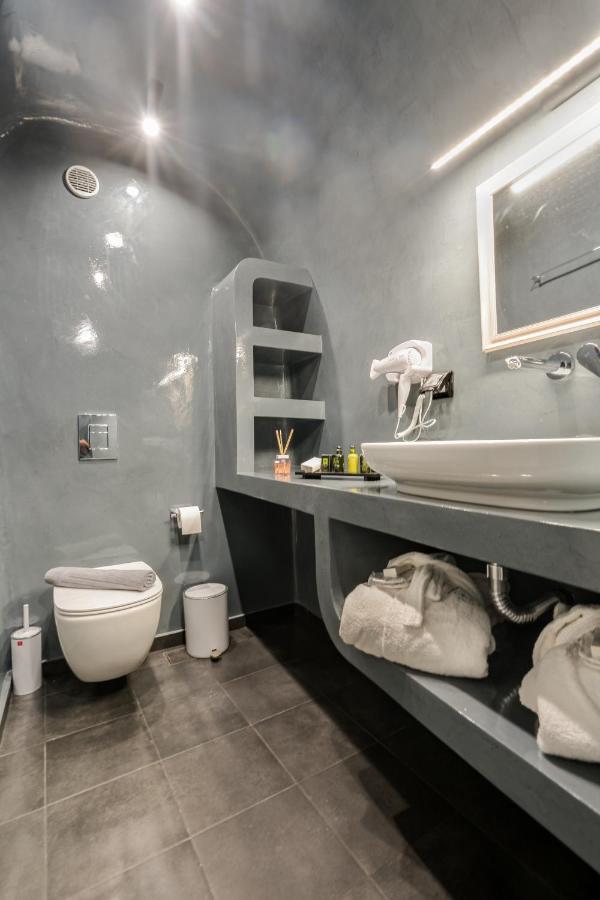 Tiara Suites Santorini ฟิรา ภายนอก รูปภาพ