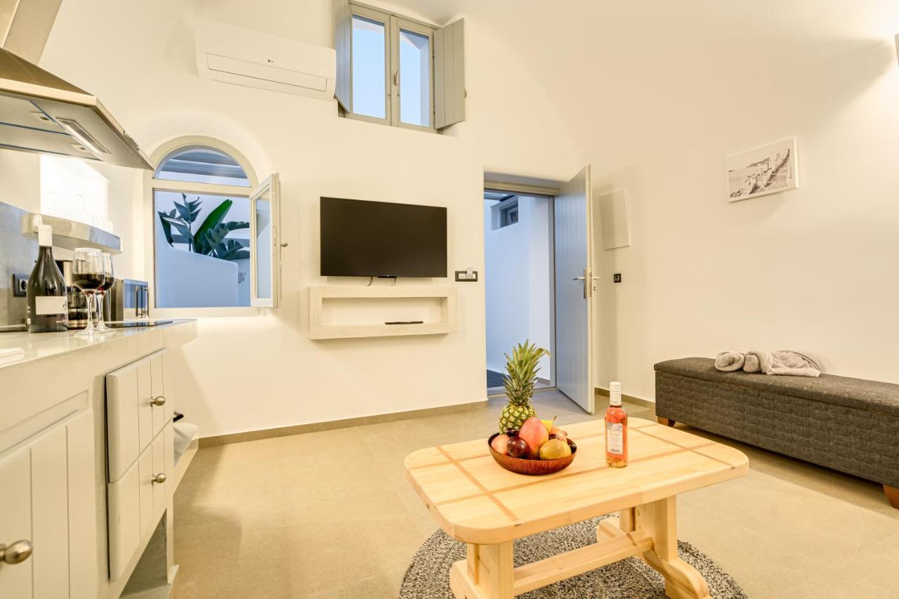 Tiara Suites Santorini ฟิรา ภายนอก รูปภาพ