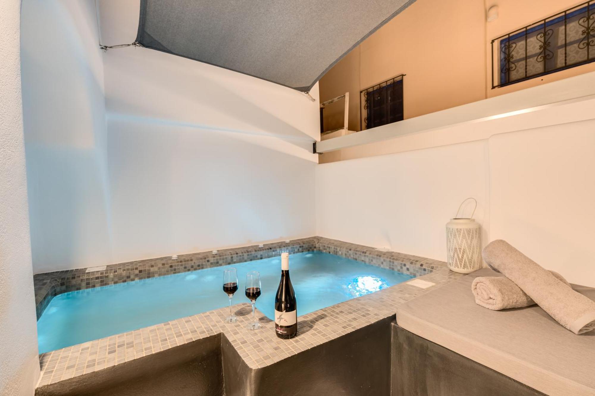 Tiara Suites Santorini ฟิรา ภายนอก รูปภาพ