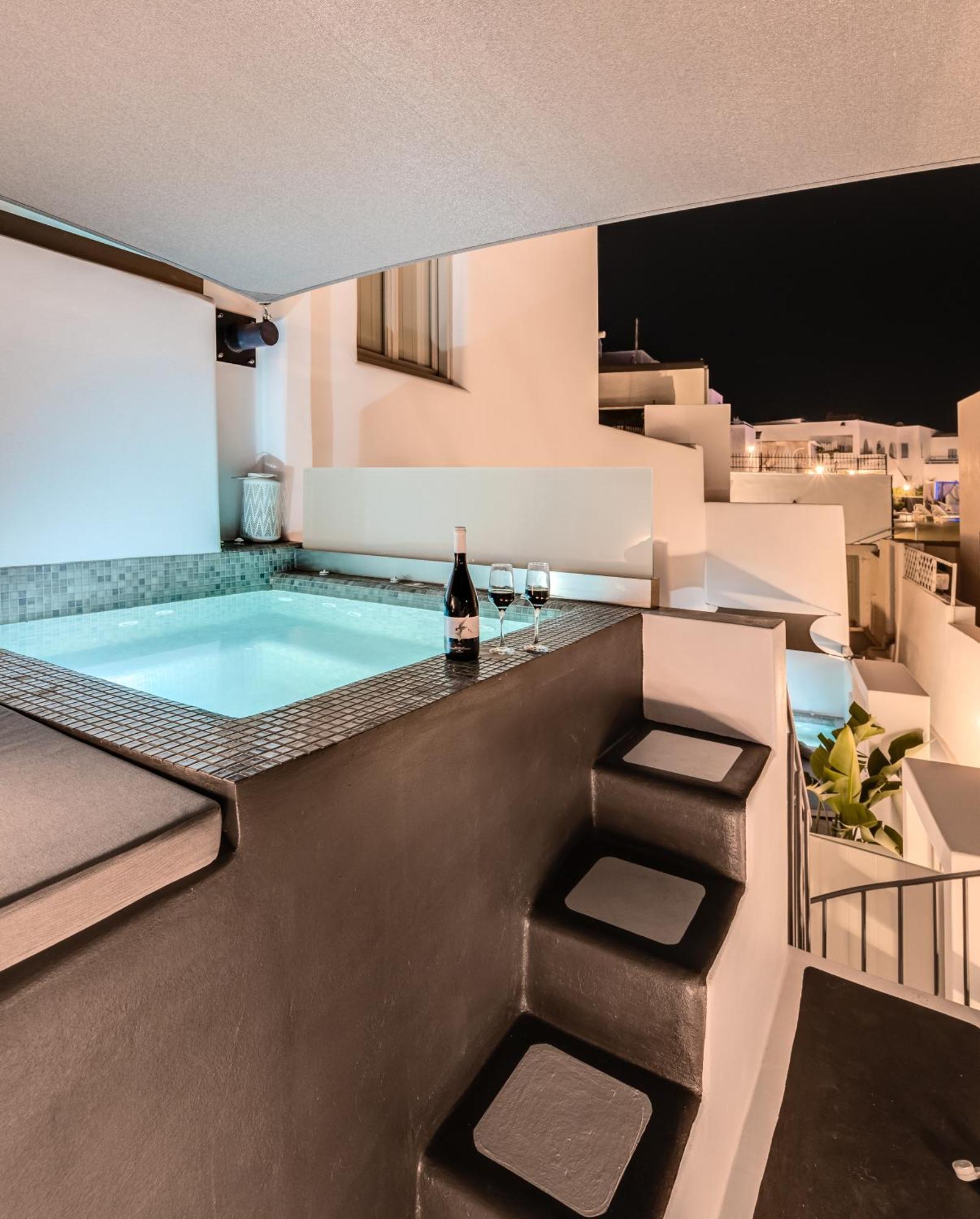 Tiara Suites Santorini ฟิรา ภายนอก รูปภาพ